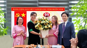 Chi bộ Trung tâm Kiểm định chất lượng giáo dục - Đại học Quốc gia Hà Nội tổ chức kết nạp đảng viên mới